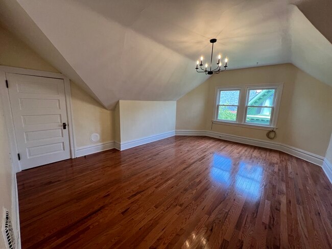 Living room - 926 Savannah Ave