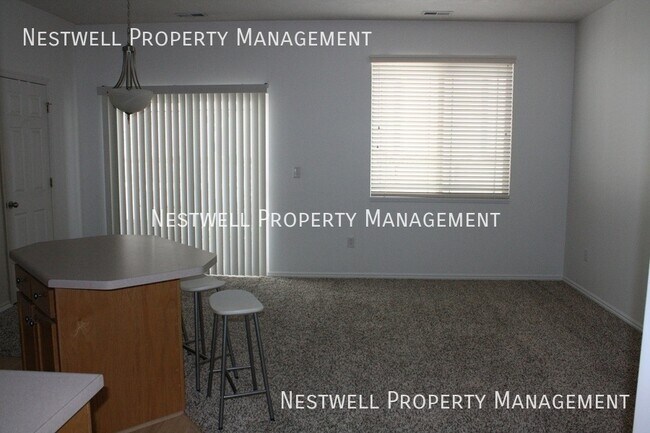 Building Photo - Really Nice 2 Bedroom ADA Accessible Townh...