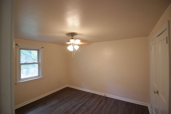 Building Photo - 13 Paynter Dr