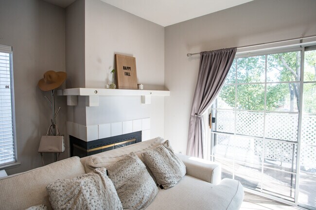 Foto del edificio - 13714 Midland Rd