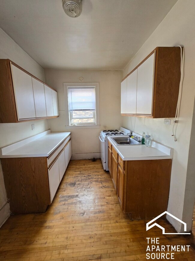 Building Photo - 1368 W Estes Ave