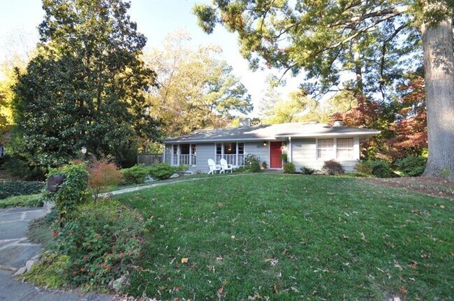 Building Photo - 1846 Fernwood Rd NW