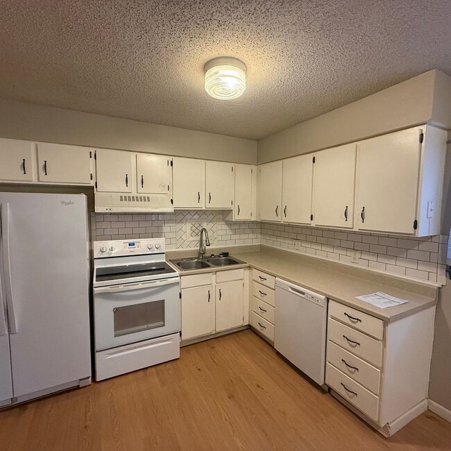 Building Photo - 2 Bedroom Home with unfinished Basement In SE Springfield