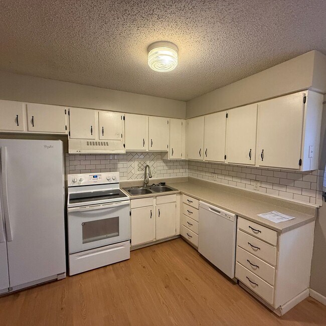 Foto del edificio - 2 Bedroom Home with unfinished Basement In SE Springfield