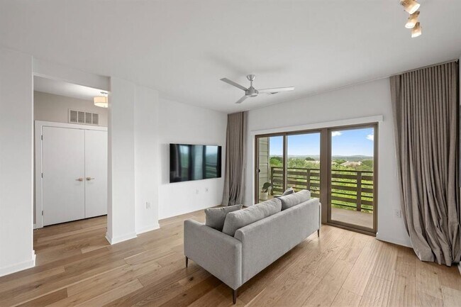 Foto del edificio - 3600 S Lamar Blvd