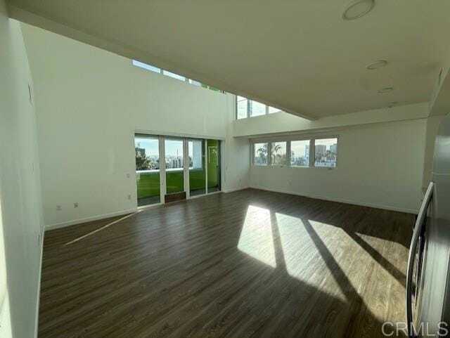 Building Photo - 5750 Hollywood Blvd