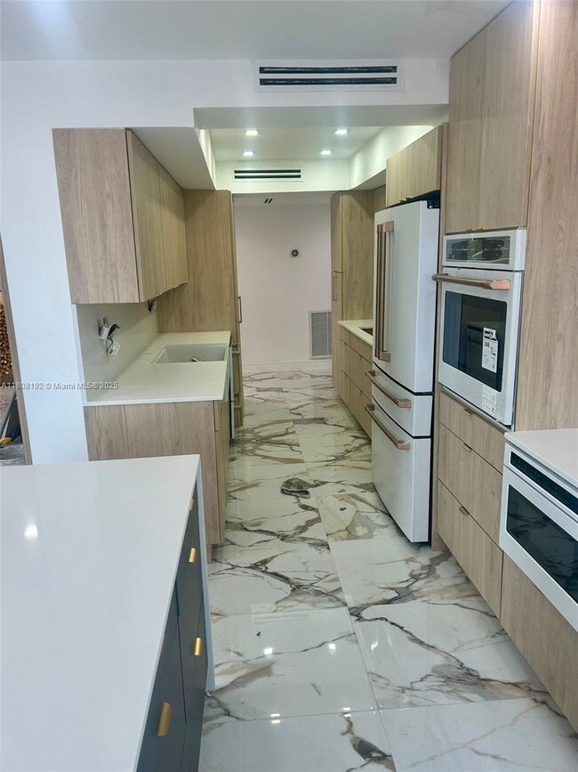 Building Photo - 5480 N Ocean Dr