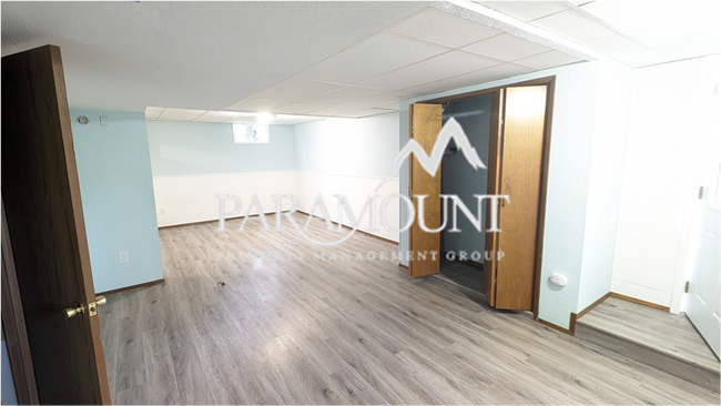 Foto del edificio - Tucked Away Lower 2 Bedroom Duplex!