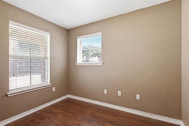 Foto del edificio - 2113 Grove Park Ln