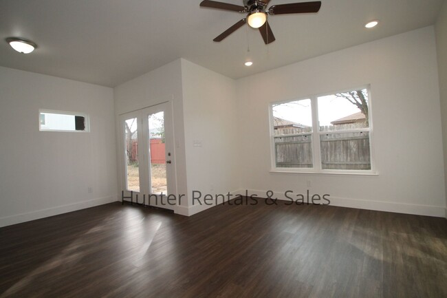 Building Photo - Upscale Three-bedroom Townhome!