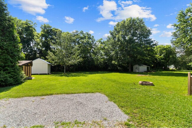 Building Photo - 1407 Leaf Ave