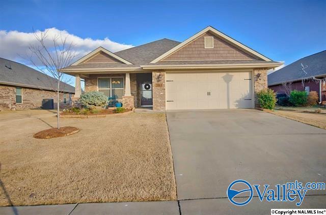 Foto principal - 303 Healey Dr