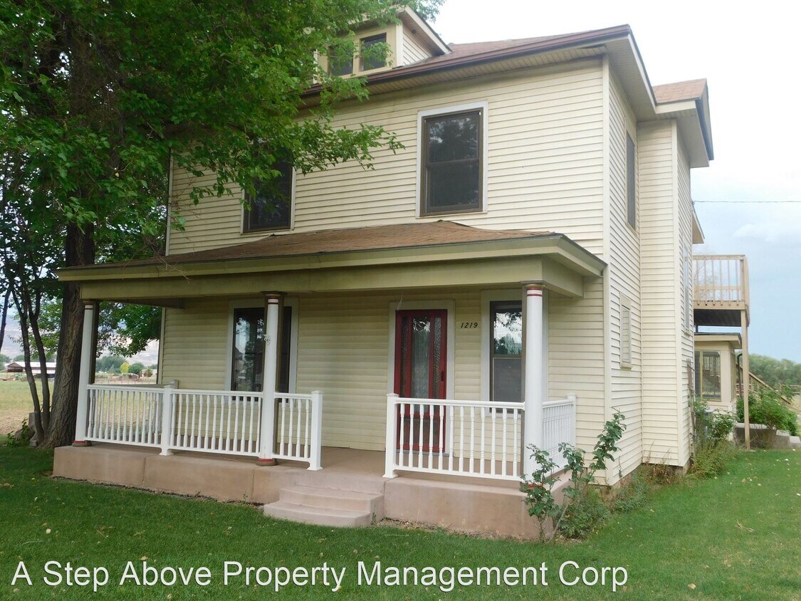 Primary Photo - 6 br, 3 bath House - 1219 17 1/2 Road