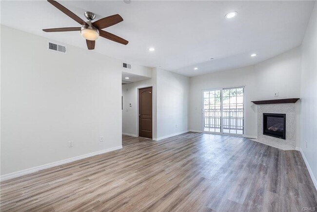 Foto del edificio - 518 Glenwood Road, Glendale, CA 91202 - 2 ...
