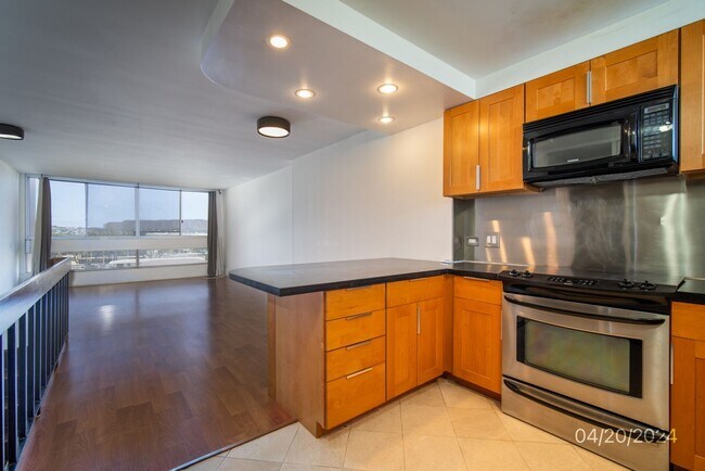 Foto del edificio - Clean 1BR/1BA/1PKG in Ala Wai Plaza Skyrise.