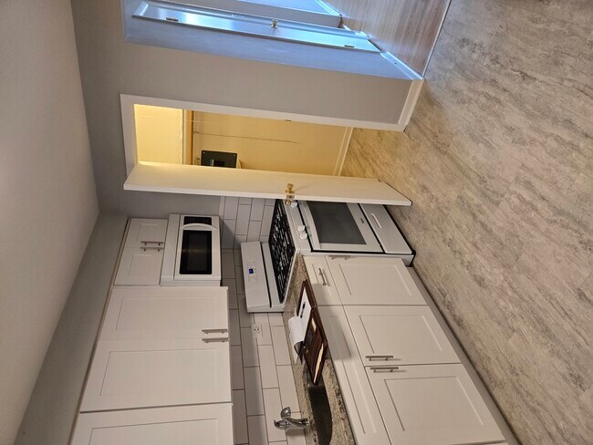 Building Photo - 4712 N Olcott Ave