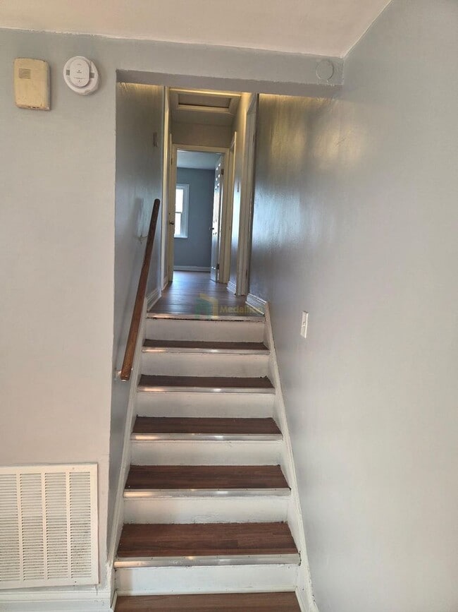 Building Photo - 1702 W Edmaire St