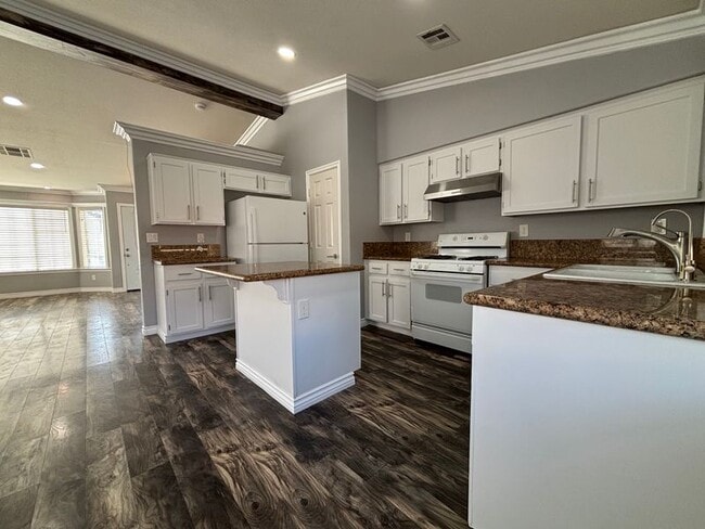 Building Photo - 870 Centaur Ave