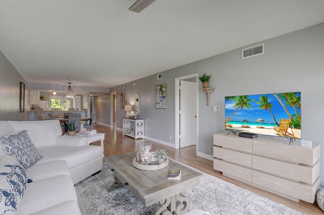 Building Photo - 154 Palm Dr