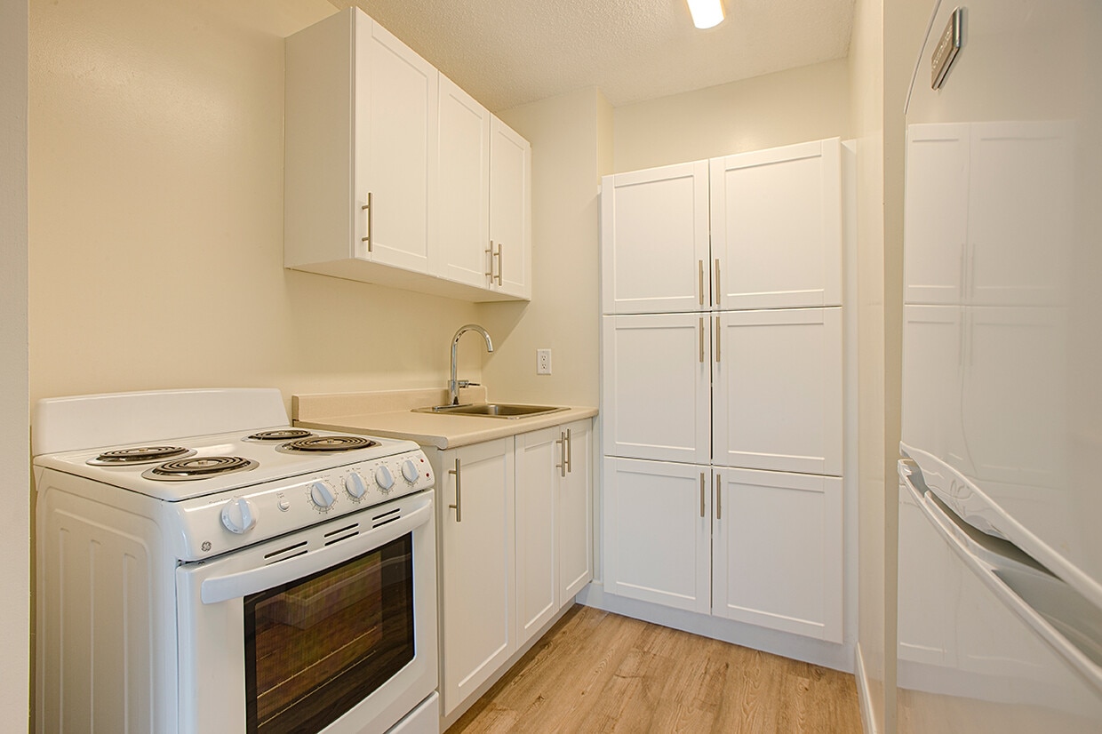 Primary Photo - Gloria Gardens