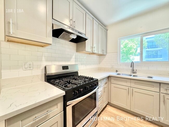 Building Photo - 859 S New Hampshire Ave