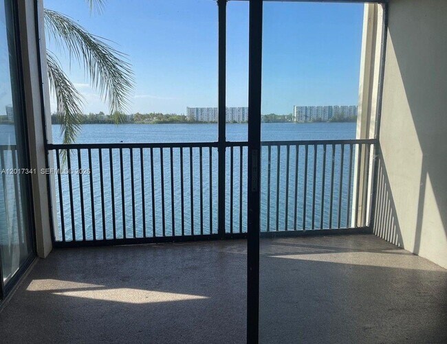 Building Photo - 117 Lake Emerald Dr