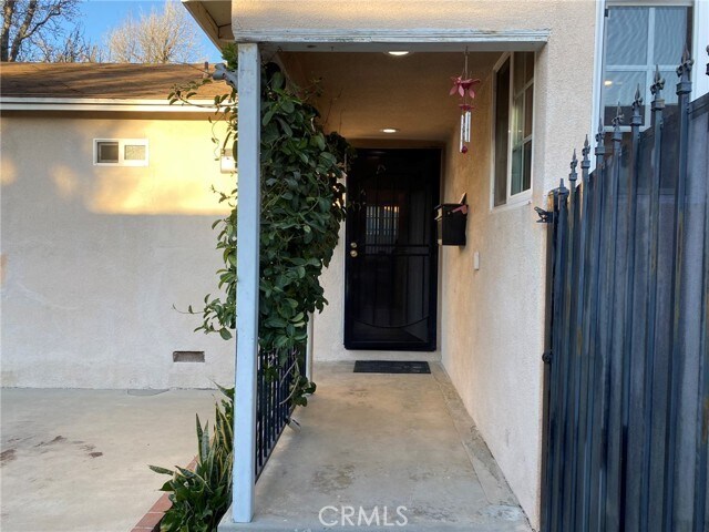 Foto del edificio - 17523 Gilmore St