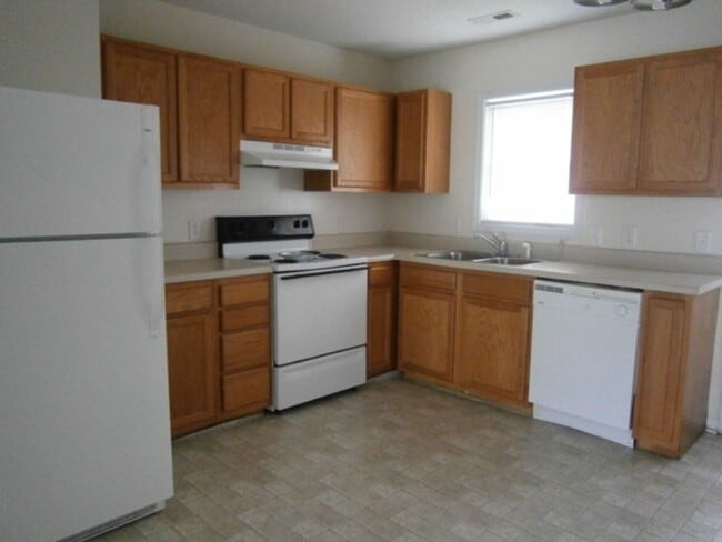 Building Photo - 231A Lakewood Dr