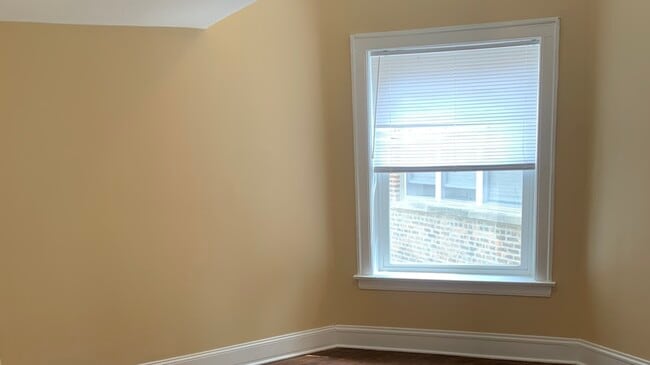 Foto del edificio - 7831 S Cornell Ave
