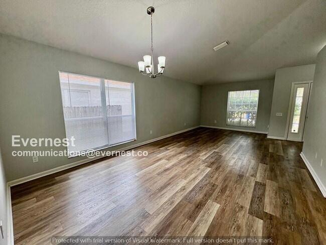 Foto del edificio - 4 Bed/2 Bath Home with Garage / Pet-Friendly / Coming Soon!