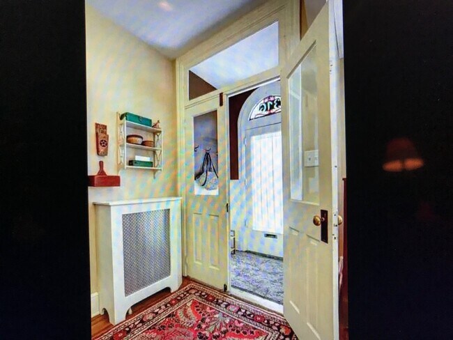 Entry - 316 N Mary St