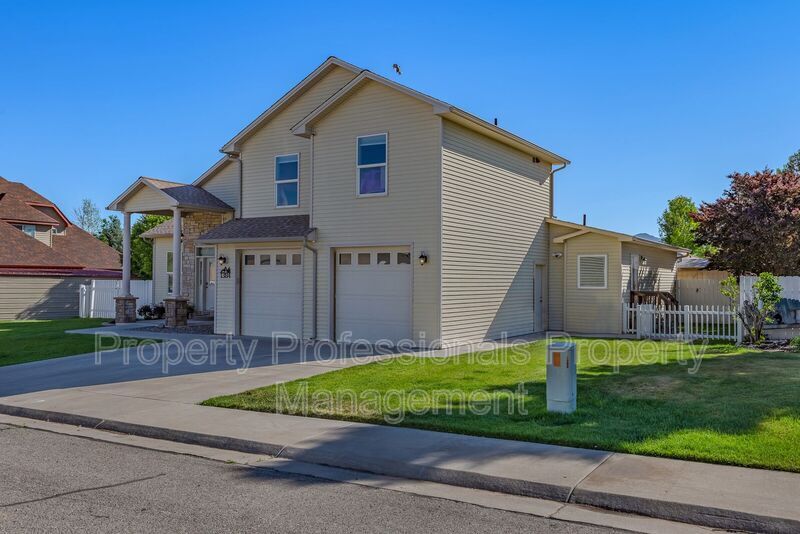 Primary Photo - 1384 Firethorn Dr