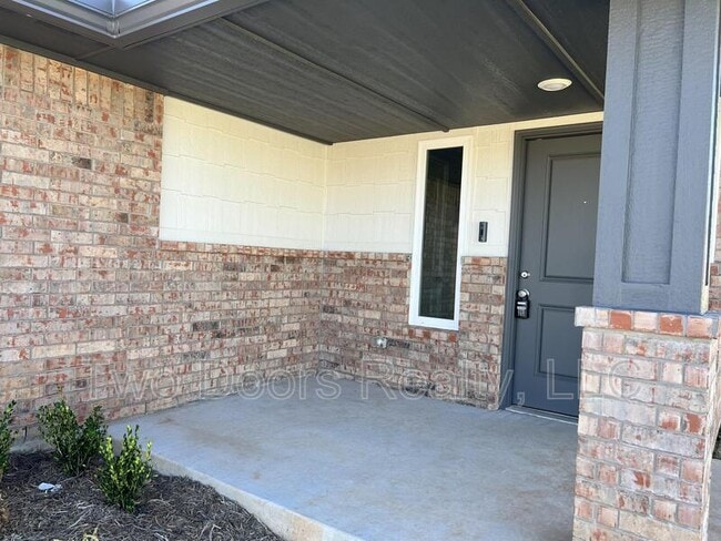 Building Photo - 1313 Sycamore Cir
