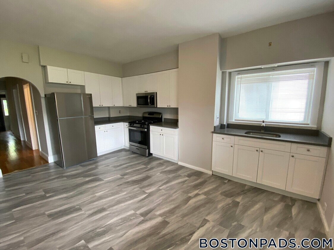 Foto principal - 677 Bennington St