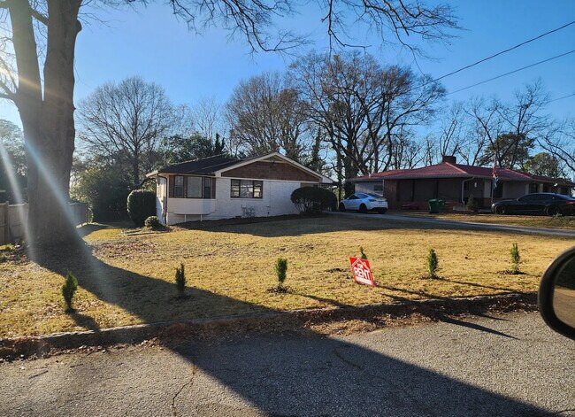 Building Photo - 2695 Davidson Dr