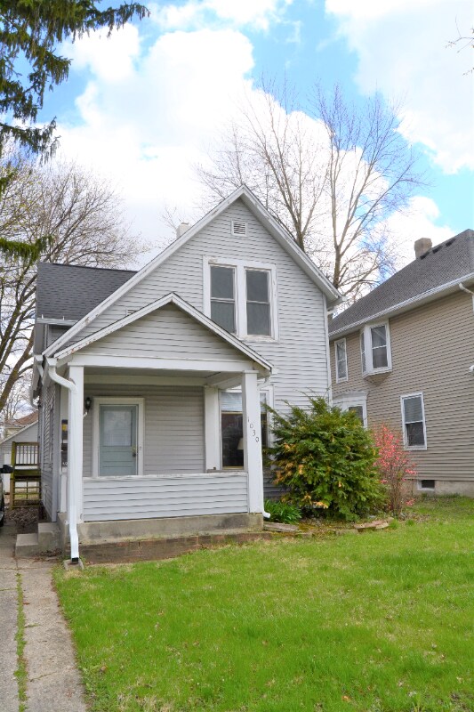 Primary Photo - 1030 Lake Ave