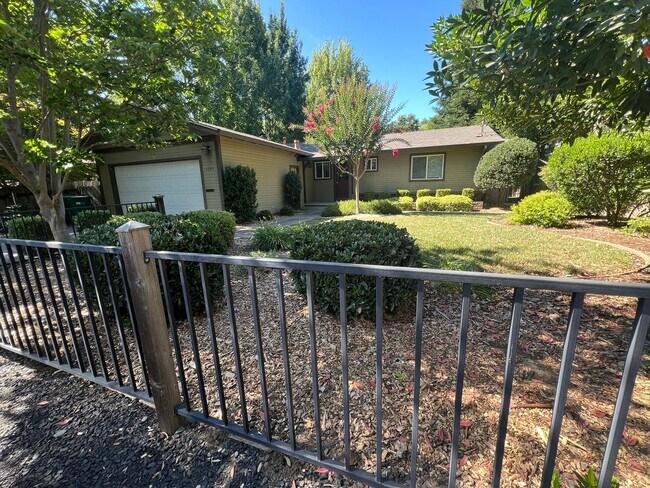 Foto del edificio - Immaculate 3/2 Near Big Chico Creek-Must See!