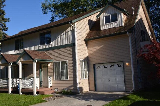 Building Photo - Spacious 3 bedroom townhome on cul-de-sac