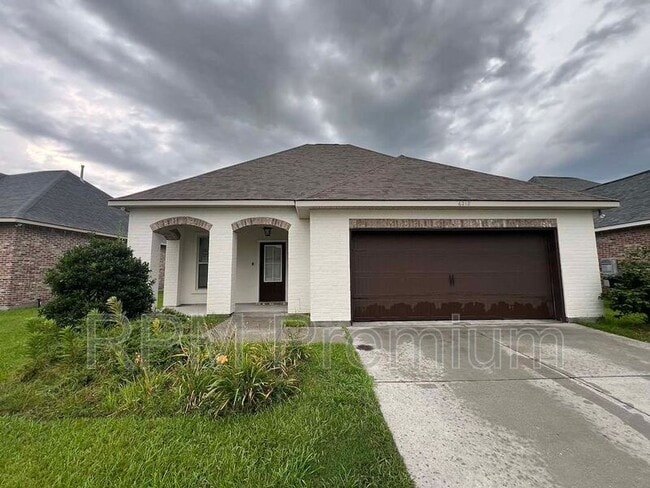 Building Photo - 6212 Lake Edge Dr