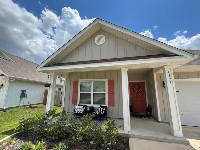 Building Photo - Power Friendly 4 Bedroom