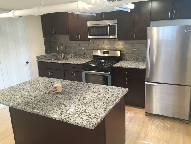 Building Photo - 443 Des Plaines Ave
