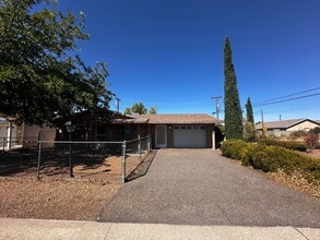 Building Photo - 2545 Kemp Ave