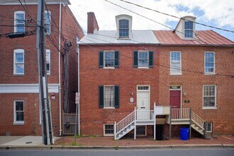 Building Photo - 123 Cathedral St