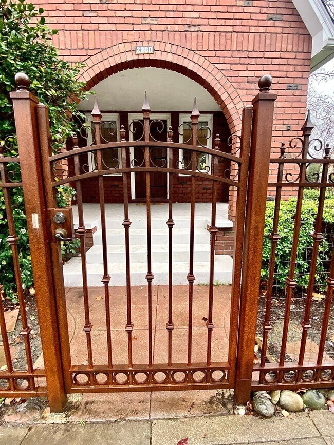 Building Photo - Beautiful Curtis Park 4 Bedroom Brick Tudor!