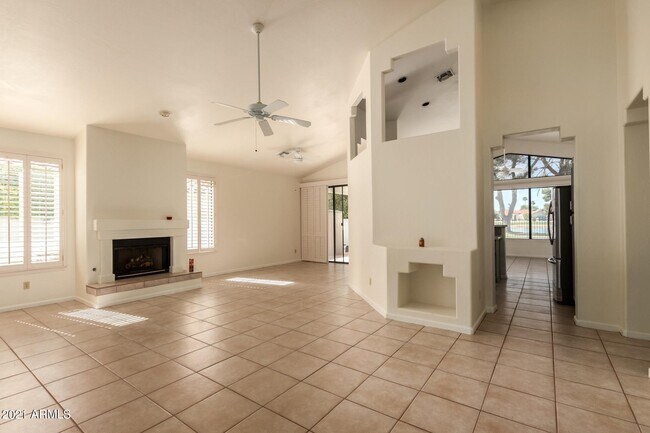 Building Photo - 4734 N Brookview Terrace