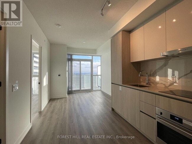 Building Photo - 8 Interchange Wy