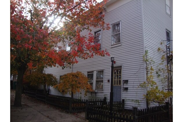 Primary Photo - 394 River St