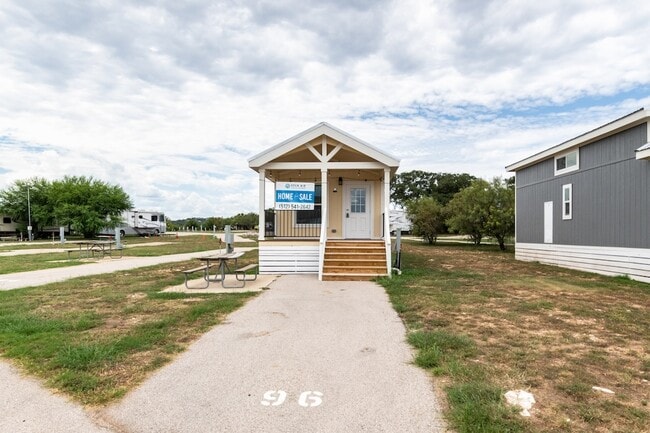 Foto del edificio - 25928 Haynie Flat Rd