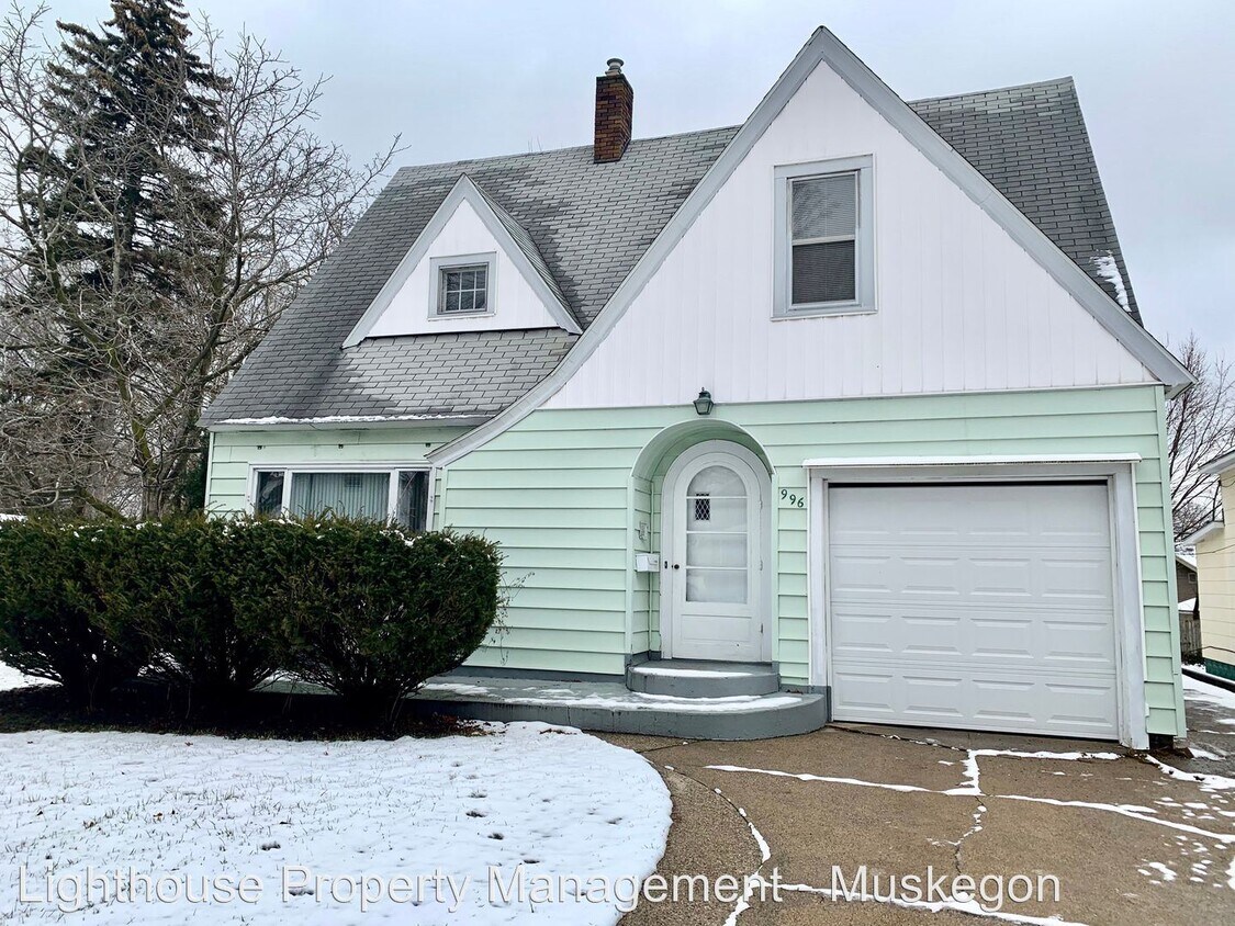 Primary Photo - 2 br, 1.5 bath House - 996 W Forest Ave