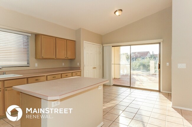 Building Photo - 11151 N Desert Flower Dr